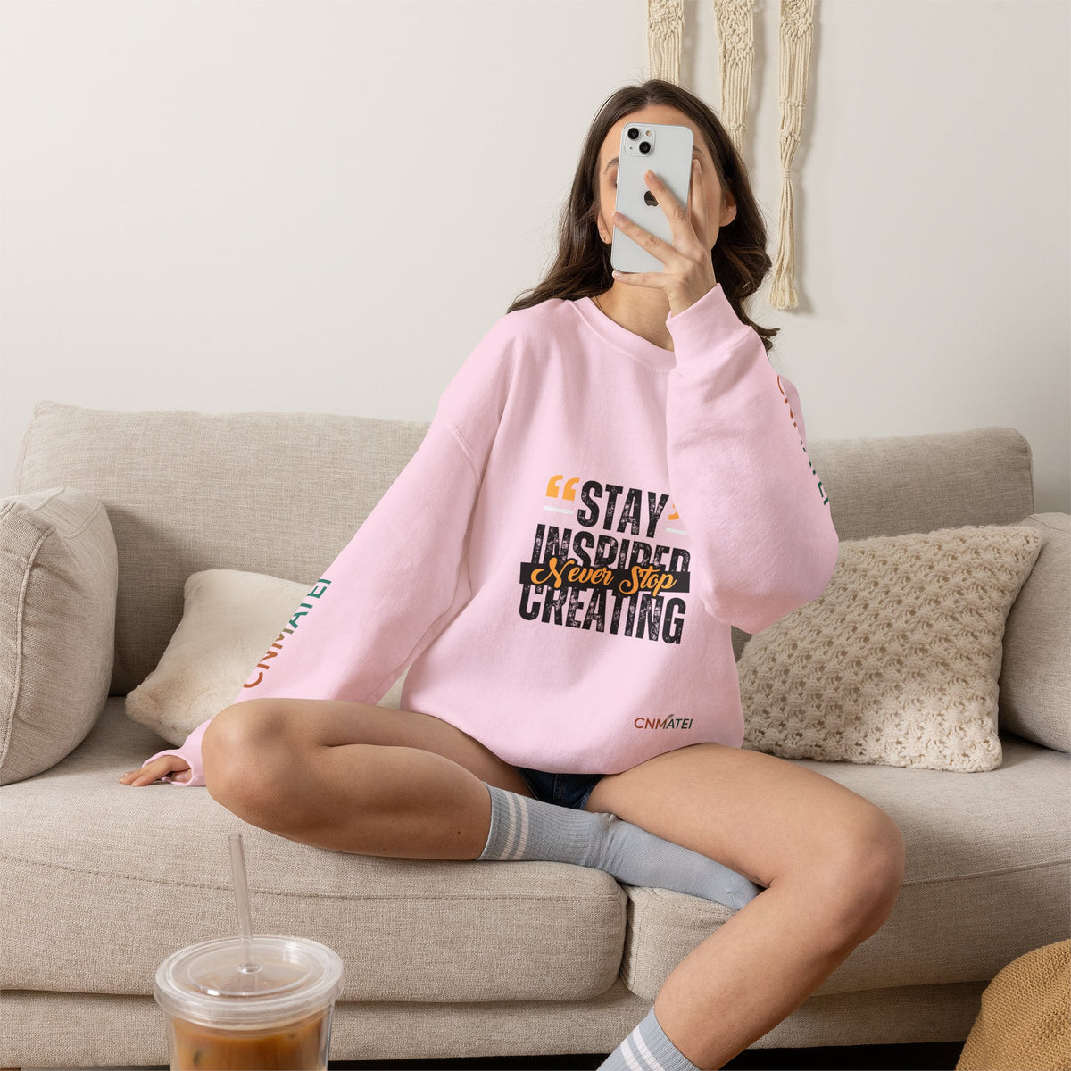 Stay inspired motivationele unisex crewneck sweater – cadeau voor artiesten en creatievelingen